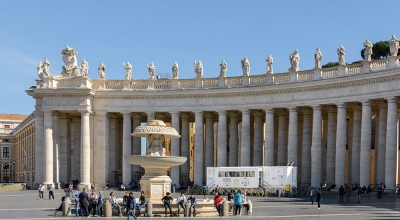 성 베드로 광장 속 노란 우체통, 바티칸 우체국