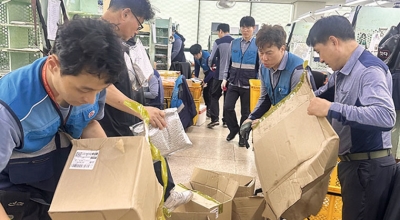 돌봄 어르신 밑반찬,우체국 집배원이 배달한다