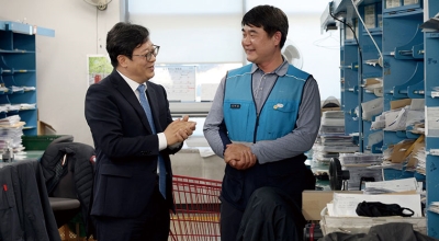 도로에 쓰러진 노인 구한 집배원